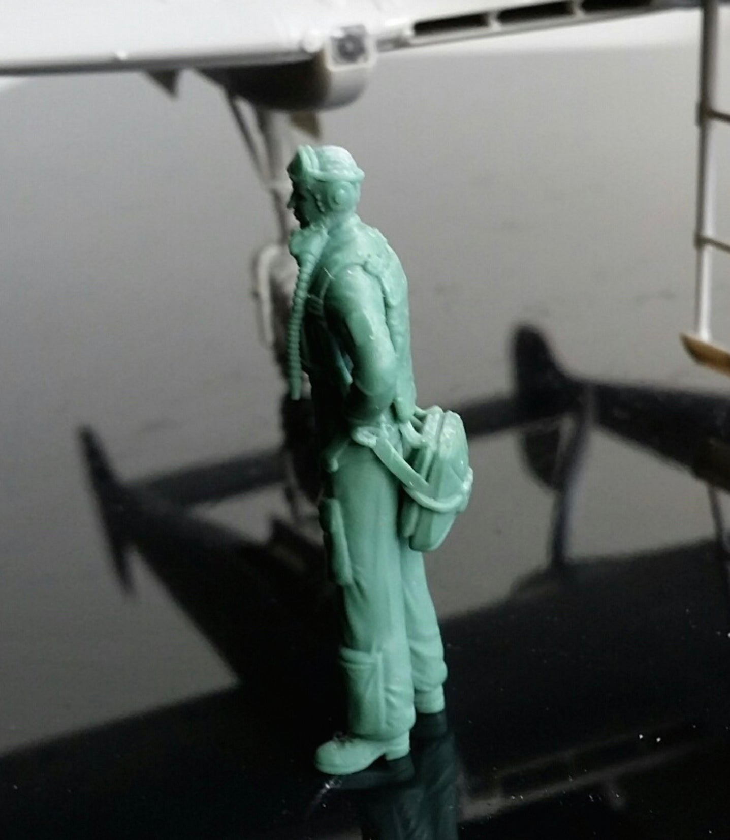 1/48 scale Swedish Airforce pilot, 1940s to early 1950s.Fits SAAB J21, 28 Vampire etc. Art # 48P010