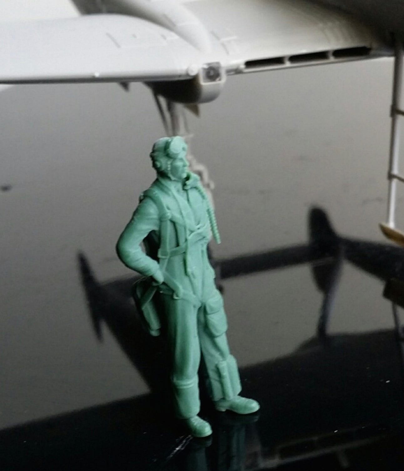 1/48 scale Swedish Airforce pilot, 1940s to early 1950s.Fits SAAB J21, 28 Vampire etc. Art # 48P010