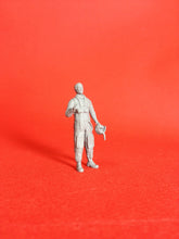 Load image into Gallery viewer, 1/72 scale SAAB 35 &amp; SAAB 37 Viggen pilot. Art # 72P006