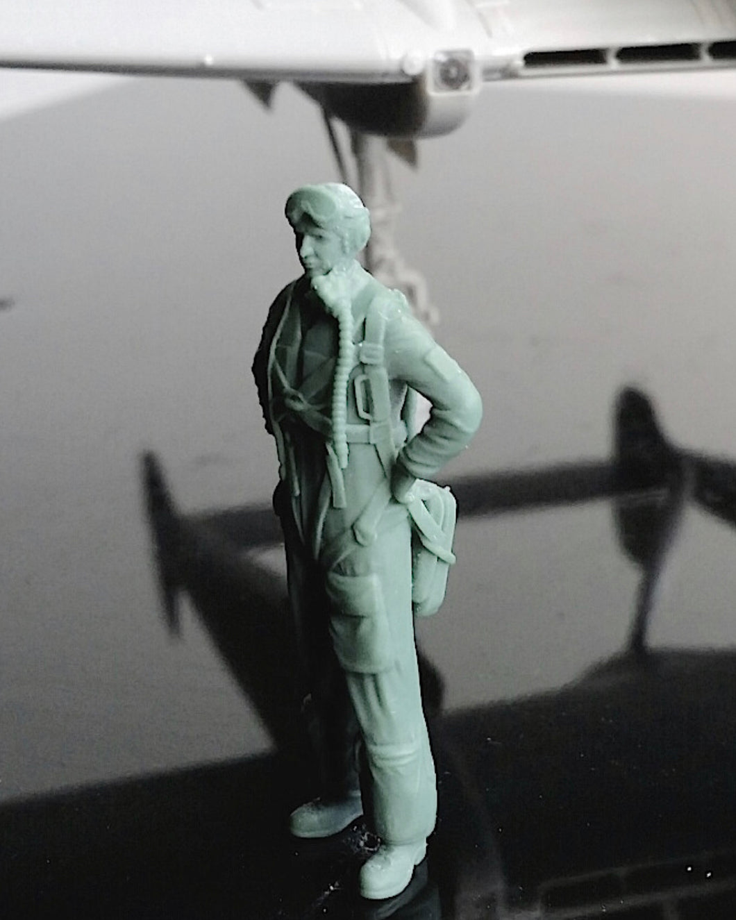 1/48 scale Swedish Airforce pilot, 1940s to early 1950s.Fits SAAB J21, 28 Vampire etc. Art # 48P010